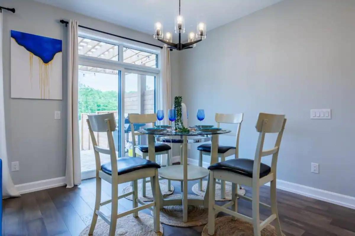 Modern 3Bdr 3 Bath, Garage, Backyard, Theater Apartment Niagara Falls Exterior photo